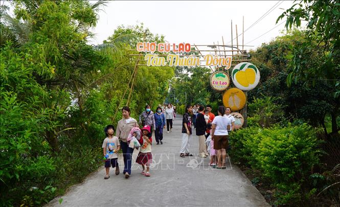 Chợ quê Tân Thuận Đông hoạt động vào chiều thứ 7 hàng tuần. Ảnh: Nhựt An - TTXVN