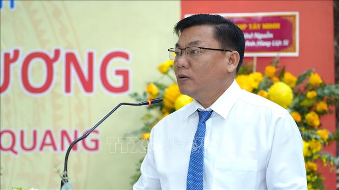 Đồng chí Dương Văn Ư, Phó Bí thư Thị ủy, Chủ tịch UBND thị xã Hòa Thành, phát biểu ôn lại truyền thống cách mạng hào hùng của địa phương. Ảnh: Minh Phú – TTXVN