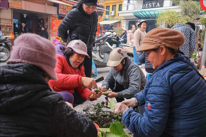Betel leaves and areca nuts are necessary for offerings. VNA Photo: Hoàng Hiếu