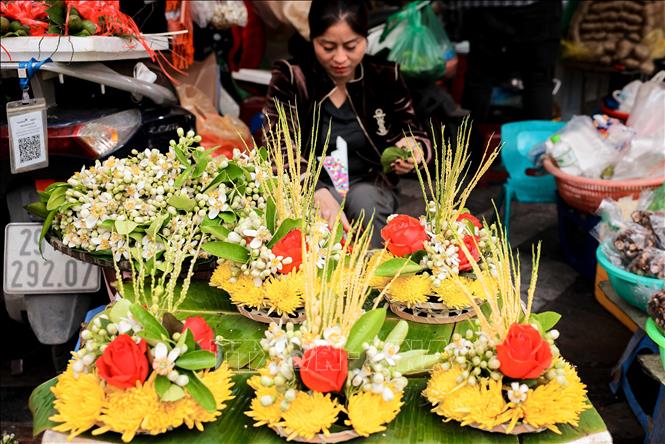 Trays of fresh flowers are ready for sales at traditional markets. VNA Photo: Hoàng Hiếu