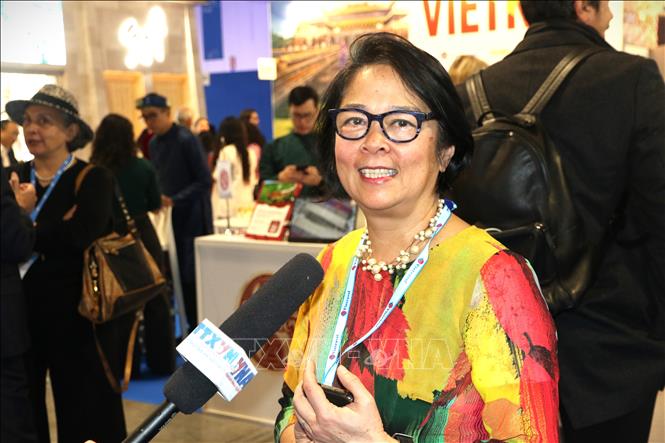 Bà Lê Y Linh, Chủ tịch Hiệp Hội Du lịch Việt Nam tại châu Âu, Giám đốc chi nhánh Vietravel Pháp trả lời phỏng vấn phóng viên TTXVN tại Rome. Ảnh: Thanh Hải - TTXVN 