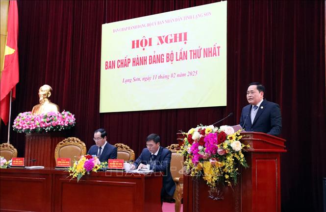 Bí thư Đảng bộ, Chủ tịch UBND tỉnh Lạng Sơn Hồ Tiến Thiệu phát biểu tại hội nghị. Ảnh: Văn Đạt - TTXVN