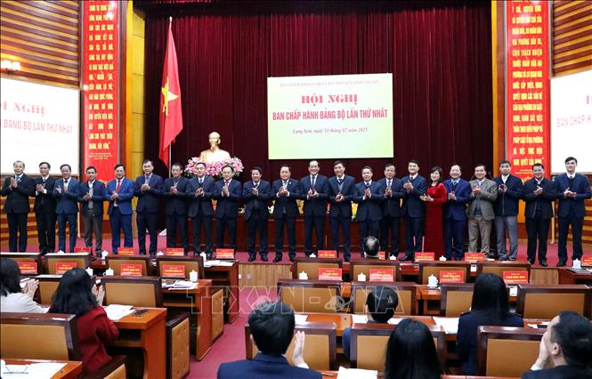 Ra mắt Ban Chấp hành Đảng bộ UBND tỉnh Lạng Sơn nhiệm kỳ 2020 - 2025. Ảnh: Văn Đạt - TTXVN