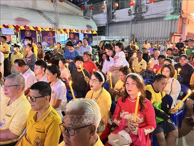 OV Buddhist followers attend a spring ceremony at Phuoc Dien pagoda. VNA Photo: Huy Tiến