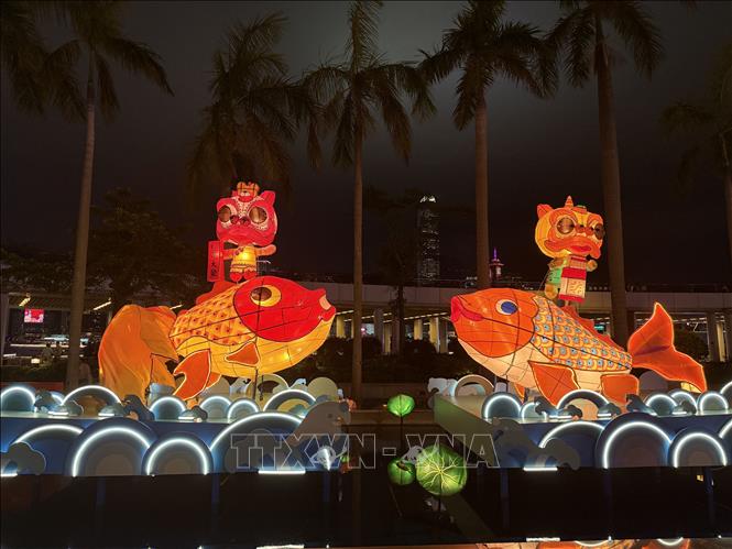 Đèn lồng được trưng bày tại quảng trường bên ngoài Trung tâm văn hóa Hong Kong. Ảnh: Mạc Luyện-PV TTXVN tại Hong Kong