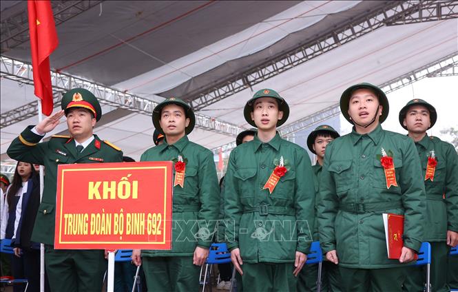 Các tân binh Quận Ba Đình tại Lễ giao nhận quân năm 2025. Ảnh: Văn Điệp - TTXVN
