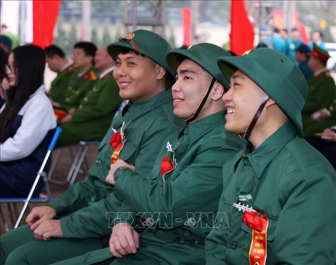 Các tân binh Quận Ba Đình tại Lễ giao nhận quân năm 2025. Ảnh: Văn Điệp - TTXVN