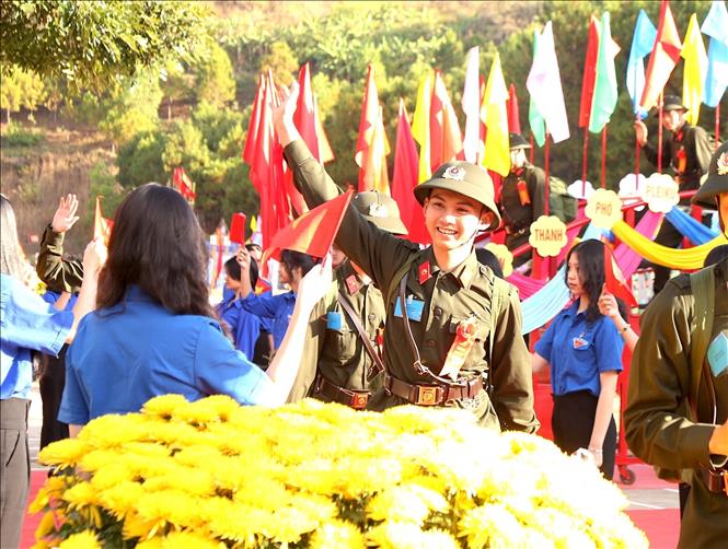 Những thanh niên lên đường nhập ngũ với tâm trạng nô nức, quyết tâm cao hoàn thành tốt công tác huấn luyện. Ảnh: Quang Thái-TTXVN