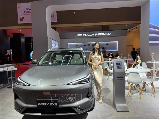 Sản phẩm ô tô của hãng xe Geely, Trung Quốc. Ảnh: Văn Phong - PV TTXVN tại Indonesia