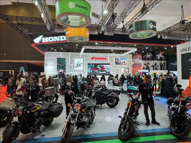 Hãng xe Honda trưng bày các sản phẩm mô tô phân khối lớn. Ảnh: Văn Phong - PV TTXVN tại Indonesia