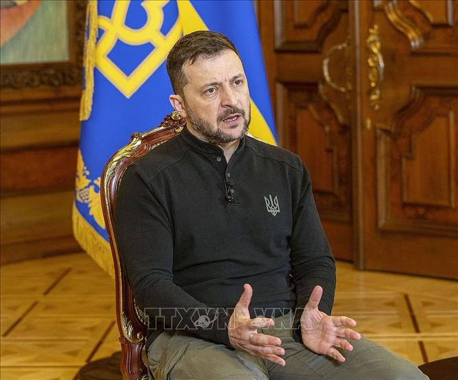Tổng thống Ukraine Volodymyr Zelensky trả lời phỏng vấn báo chí tại Kiev ngày 1/12/2024. Ảnh: Kyodo/TTXVN