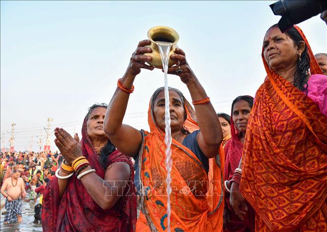 Các tín đồ tham gia lễ hội Mahakumbh Mela tại Prayagraj, Ấn Độ, ngày 12/2/2025. Ảnh: ANI/TTXVN