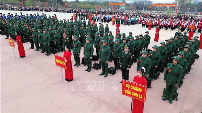 Các công dân của thị xã Mộc Châu tham gia nhập ngũ năm 2025. Ảnh: Quang Quyết - TTXVN