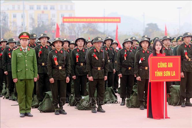 Các công dân của thị xã Mộc Châu tham gia nghĩa vụ Công an nhân dân năm 2025. Ảnh: Quang Quyết - TTXVN