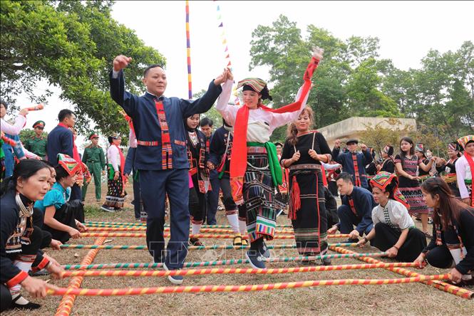 The participants join in a bamboo dance at the festival. VNA Photo