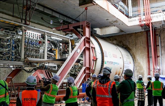 Triển khai robot TBM thứ hai “Táo bạo” đào hầm metro Nhổn - Ga Hà Nội. Ảnh: Quốc Khánh - TTXVN
