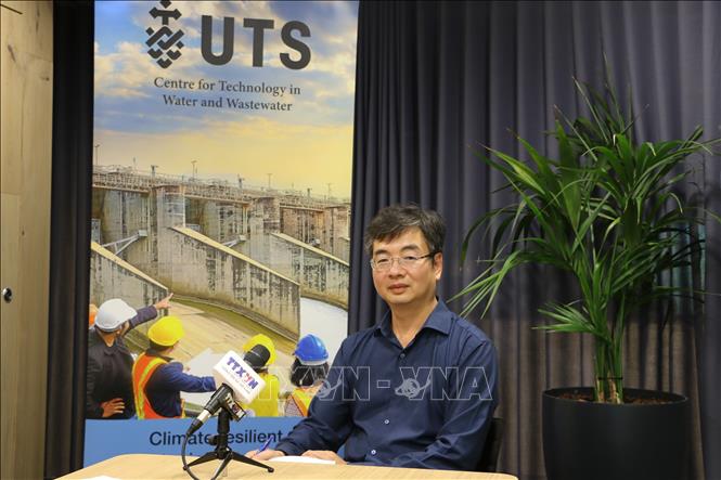 Giáo sư Nghiêm Đức Long - Giám đốc Trung tâm Môi trường và Nước thuộc Đại học Công nghệ Sydney (UTS), Chủ tịch Hội Trí thức và Chuyên gia Việt Nam tại Australia (VASEA). Ảnh: Phóng viên TTXVN thường trú tại Sydney