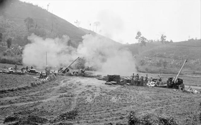 Chiến sĩ Đoàn 368 pháo binh tỉnh Hoàng Liên Sơn dội bão lửa trừng trị quân địch, ngày 10/3/1979. Ảnh: Phùng Triệu - TTXVN