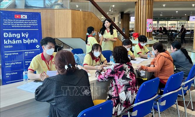 Khu vực tiếp nhận nhu cầu thăm khám của người dân. Ảnh: Ánh Tuyết - TTXVN