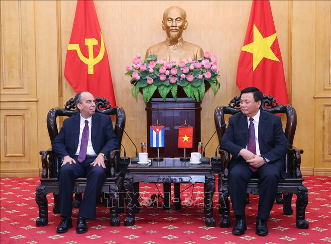 Đồng chí Nguyễn Xuân Thắng tiếp ông Rogelio Polanco Fuentes, Đại sứ Đặc mệnh toàn quyền nước Cộng hòa Cuba tại Việt Nam. Ảnh: Văn Điệp – TTXVN