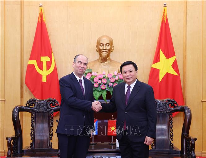 Đồng chí Nguyễn Xuân Thắng tiếp ông Rogelio Polanco Fuentes, Đại sứ Đặc mệnh toàn quyền nước Cộng hòa Cuba tại Việt Nam. Ảnh: Văn Điệp – TTXVN