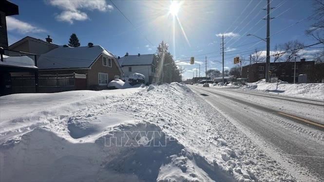 Lớp tuyết dày trên đường phố ở Ottawa. Ảnh: TTXVN phát