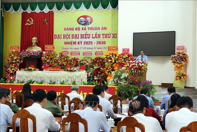 Ban Thường vụ Tỉnh ủy Vĩnh Long tổ chức Hội nghị rút kinh nghiệm sau bế mạc Đại hội điểm Đảng bộ xã Thuận An. Ảnh: Phạm Minh Tuấn-TTXVN
