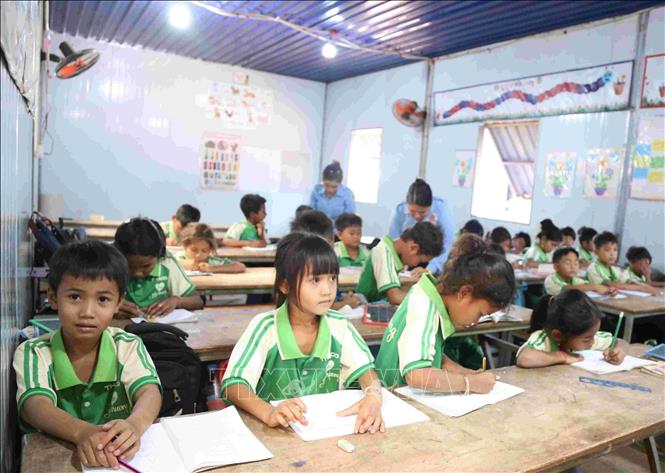 Lớp học dành cho con em công nhân, người lao động trong Khu Liên hợp Snuol (huyện Snuol, tỉnh Kratie, Campuchia) của công ty THACO AGRI. Ảnh: Huỳnh Thảo - PV TTXVN tại Campuchia