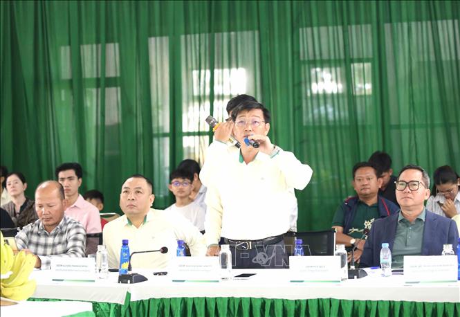 Ông Nguyễn Ngọc Anh Tú, Phó Tổng Giám đốc thường trực Khu Liên hợp Snuol (huyện Snuol, tỉnh Kratie) giới thiệu về các dự án của công ty THACO AGRI đang triển khai tại Campuchia. Ảnh: Huỳnh Thảo - PV TTXVN tại Campuchia 