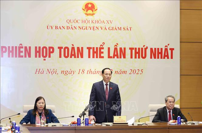 Phó Chủ tịch Quốc hội Trần Quang Phương phát biểu tại Phiên họp. Ảnh: Phương Hoa - TTXVN
