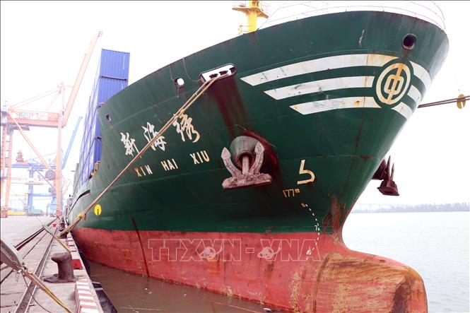 The first public container shipping service between Beibu Gulf Port and Hai Phong Port is poised to facilitate seamless trade among China’s Guangxi, northern Vietnam, eastern India and even Bangladesh. VNA Photo: Hoàng Ngọc