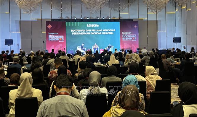 Phiên thảo luận trong khuôn khổ Hội nghị Phát triển kinh tế Indonesia 2025. Ảnh: Đỗ Quyên - PV TTXVN tại Indonesia