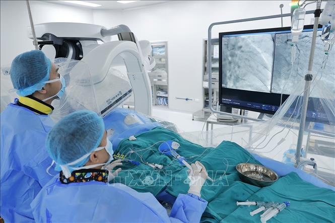 Cánh tay robot Artis Pheno ứng dụng trong nút mạch, can thiệp mạch... Ảnh: Minh Quyết - TTXVN