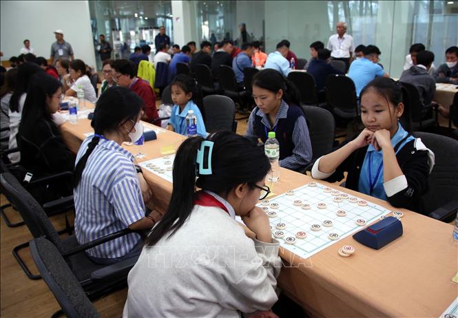 Các vận động viên nữ tranh tài nội dung Cờ tướng. Ảnh: Trần Lê Lâm - TTXVN 