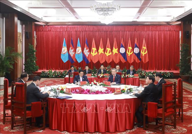 Cuộc gặp giữa Tổng Bí thư Tô Lâm, Chủ tịch Đảng Nhân dân Campuchia, Chủ tịch Thượng viện Campuchia Hun Sen và Tổng Bí thư Đảng Nhân dân Cách mạng Lào, Chủ tịch nước Lào Thongloun Sisoulith cùng sự tham dự của Thủ tướng 3 nước. Ảnh: Thống Nhất – TTXVN