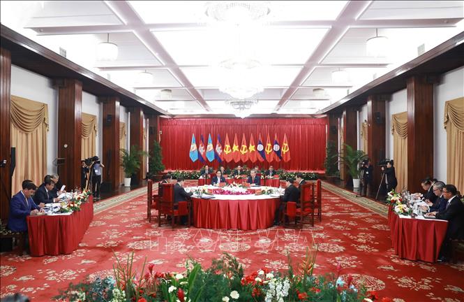 Cuộc gặp giữa Tổng Bí thư Tô Lâm, Chủ tịch Đảng Nhân dân Campuchia, Chủ tịch Thượng viện Campuchia Hun Sen và Tổng Bí thư Đảng Nhân dân Cách mạng Lào, Chủ tịch nước Lào Thongloun Sisoulith cùng sự tham dự của Thủ tướng 3 nước. Ảnh: Thống Nhất – TTXVN