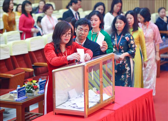Đại biểu bỏ phiếu bầu Ban Chấp hành Đảng bộ Trường Đại học Sư phạm Hà Nội nhiệm kỳ 2025-2030. Ảnh: Thanh Tùng - TTXVN