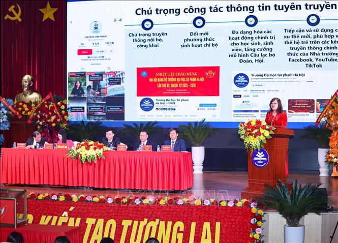 Đại biểu trình bày tham luận tại đại hội. Ảnh: Thanh Tùng - TTXVN 