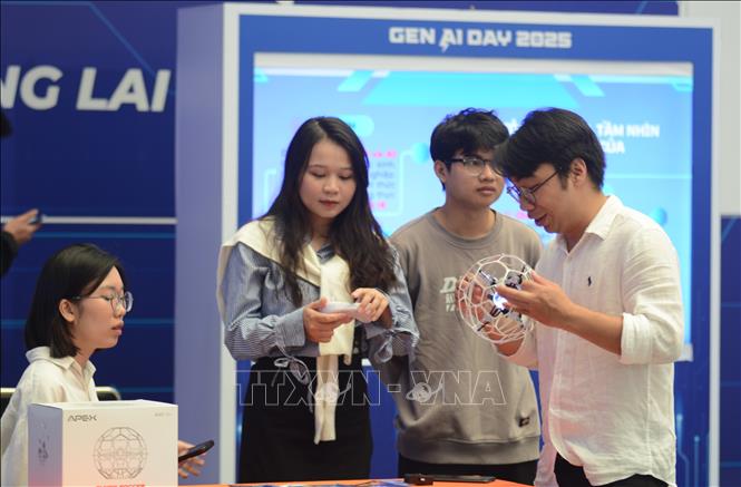 Học sinh, sinh viên trải nghiệm các ứng dụng công nghệ AI tại 