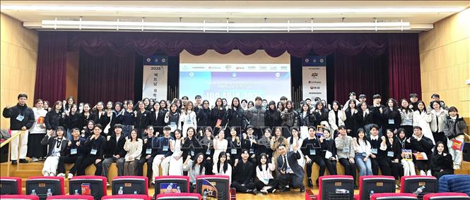 The Vietnamese Students’ Association in the Republic of Korea hold sa job fair at Seoul Cyber University on February 23, attracting nearly 500 Vietnamese students in the country. VNA Photo: Đức Thắng