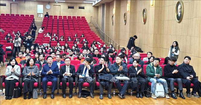 The Vietnamese Students’ Association in the Republic of Korea hold sa job fair at Seoul Cyber University on February 23, attracting nearly 500 Vietnamese students in the country. VNA Photo: Đức Thắng