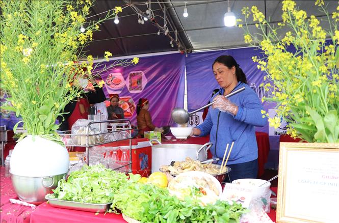 A festival celebrates Van Cu rice noodles and its dishes. VNA Photo: Tường Vi