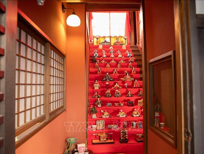 Trưng bày búp bê Hina trong một gia đình người Nhật. Ảnh: Xuân Giao – PV TTXVN tại Nhật Bản