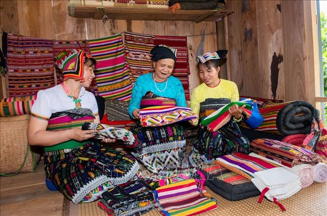 Nhờ đầu tư có hiệu quả, huyện Ia H'Drai (tỉnh Kon Tum) thu hút đông đảo dân cư là người dân tộc thiểu số phía Bắc đến sinh sống và định cư tại địa bàn. Ảnh: Khoa Chương - TTXVN