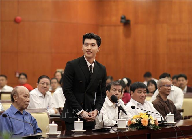 Ca sỹ, rapper Trần Minh Hiếu (nghệ danh: HIEUTHUHAI) phát biểu tại buổi họp mặt. Ảnh: TTXVN phát