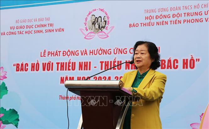 Bà Trương Mỹ Hoa, Nguyên Phó Chủ tịch nước, Chủ tịch Quỹ học bổng Vừ A Dính phát biểu tại chương trình. Ảnh: Tường Vi - TTXVN 