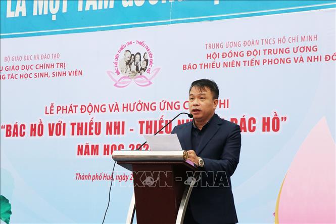 Tổng Biên tập báo Thiếu niên Tiền phong và Nhi đồng Nguyễn Phan Khuê, Trưởng Ban Tổ chức cuộc thi, phát biểu khai mạc chương trình. Ảnh: Tường Vi - TTXVN