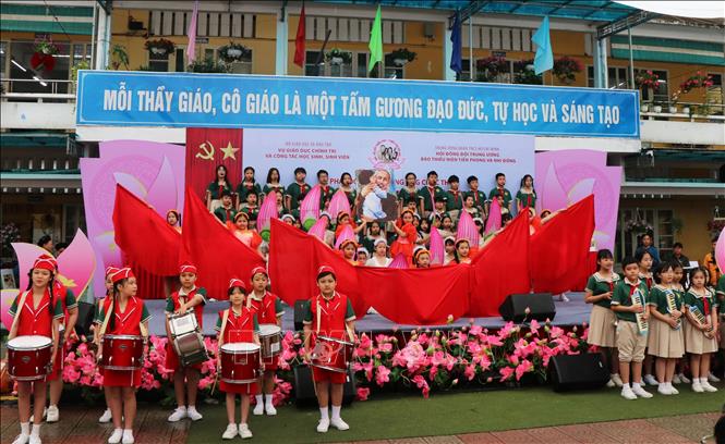 Chương trình văn nghệ tại lễ phát động và hưởng ứng cuộc thi. Ảnh: Tường Vi - TTXVN