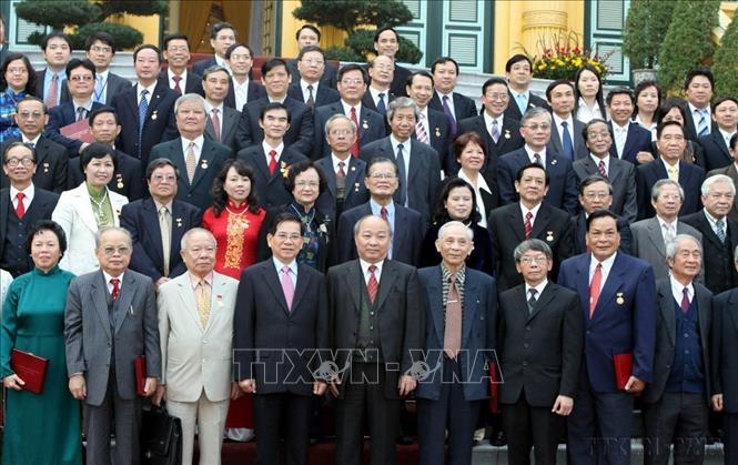Chủ tịch nước Nguyễn Minh Triết tiếp Đoàn đại biểu Anh hùng lao động, Thầy thuốc nhân dân nhân kỷ niệm 55 năm Ngày Thầy thuốc Việt Nam (24/2/2010). Ảnh : Hữu Oai-TTXVN