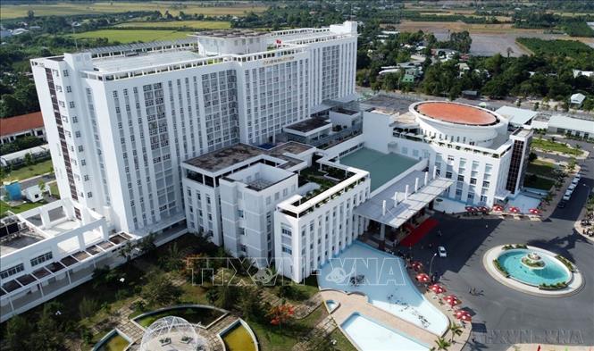 Bệnh viện Đa khoa Đồng Tháp (cơ sở mới), có quy mô 700 giường bệnh, vốn đầu tư trên 1.720 tỷ đồng. Đây là công trình trọng điểm của tỉnh, được khánh thành ngày 16/06/2023. Ảnh: Nhựt An - TTXVN